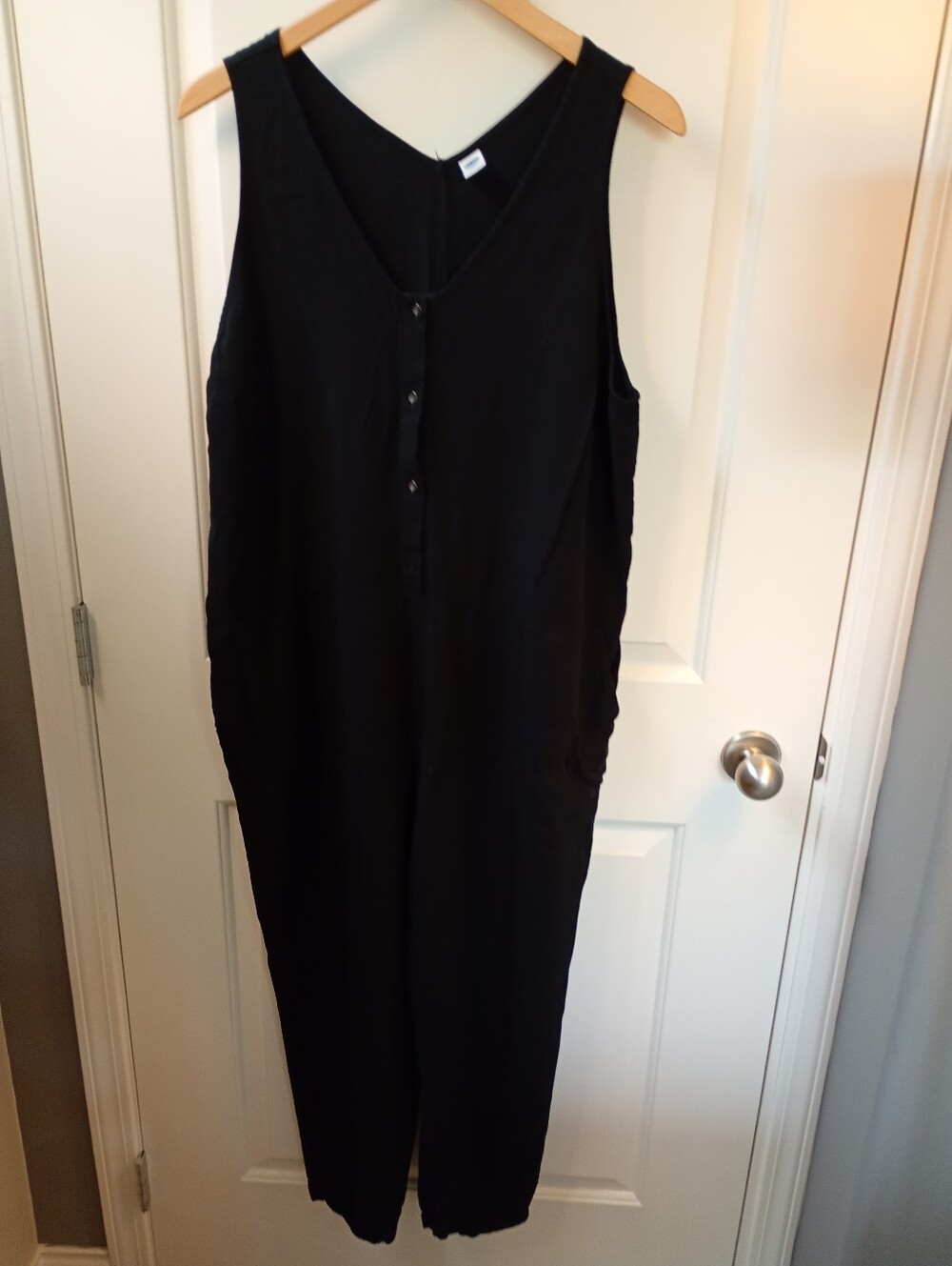 Old Navy | Black Sleeveless V-Neck Jumper (Pockets!) | XL